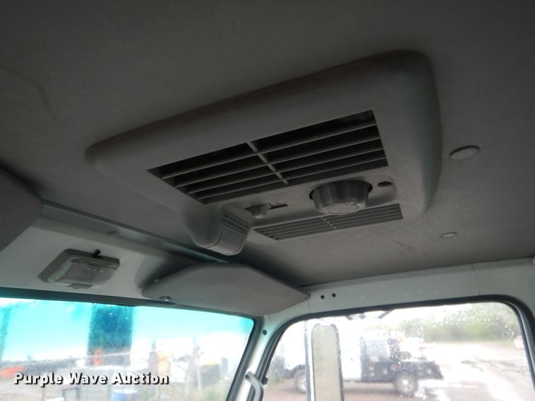 image for item DG5976 2002 GMC W4500  flatbed truck