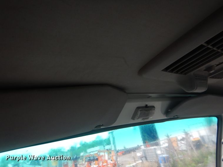 image for item DG5976 2002 GMC W4500  flatbed truck