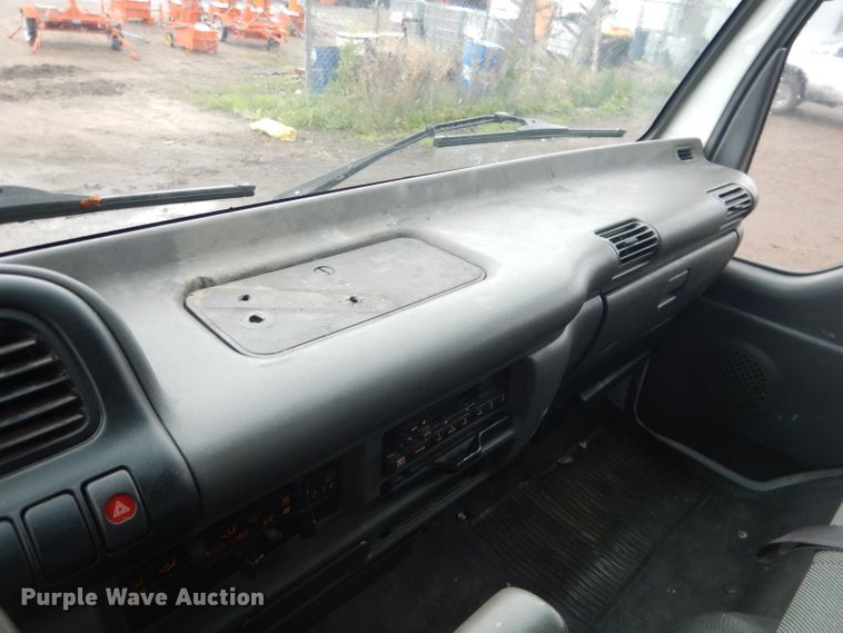 image for item DG5976 2002 GMC W4500  flatbed truck