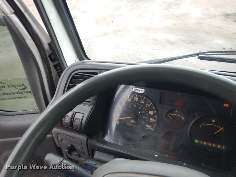 image for item DG5976 2002 GMC W4500  flatbed truck