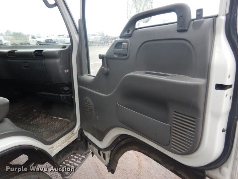 image for item DG5976 2002 GMC W4500  flatbed truck