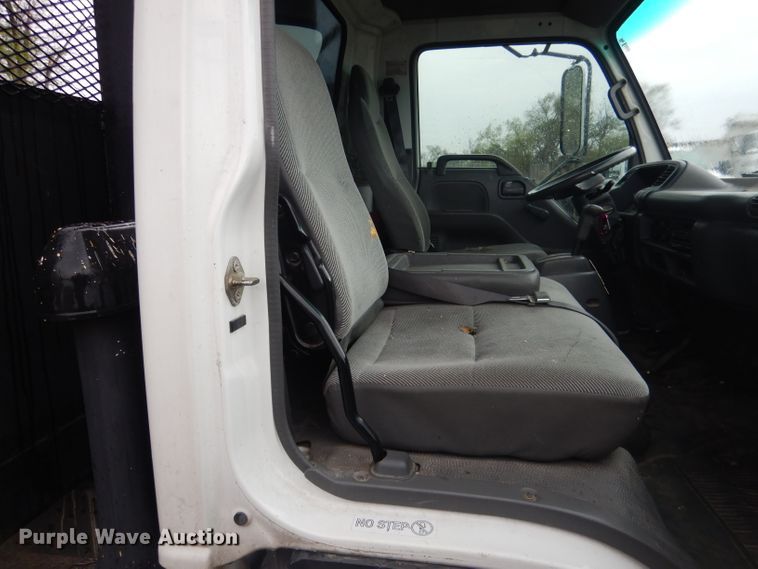 image for item DG5976 2002 GMC W4500  flatbed truck