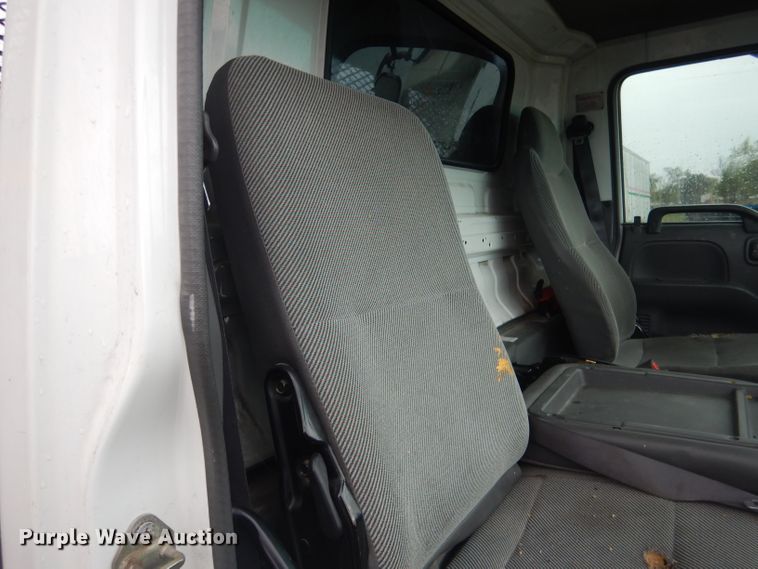 image for item DG5976 2002 GMC W4500  flatbed truck