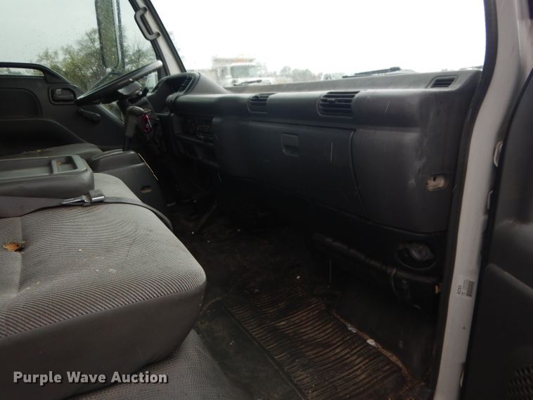 image for item DG5976 2002 GMC W4500  flatbed truck