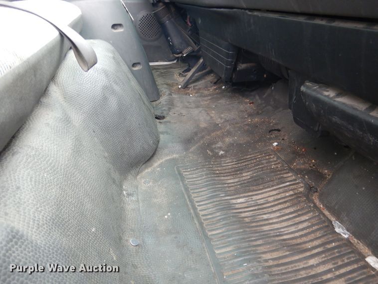 image for item DG5976 2002 GMC W4500  flatbed truck