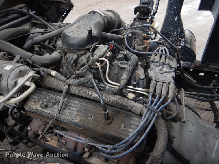 image for item DG5976 2002 GMC W4500  flatbed truck