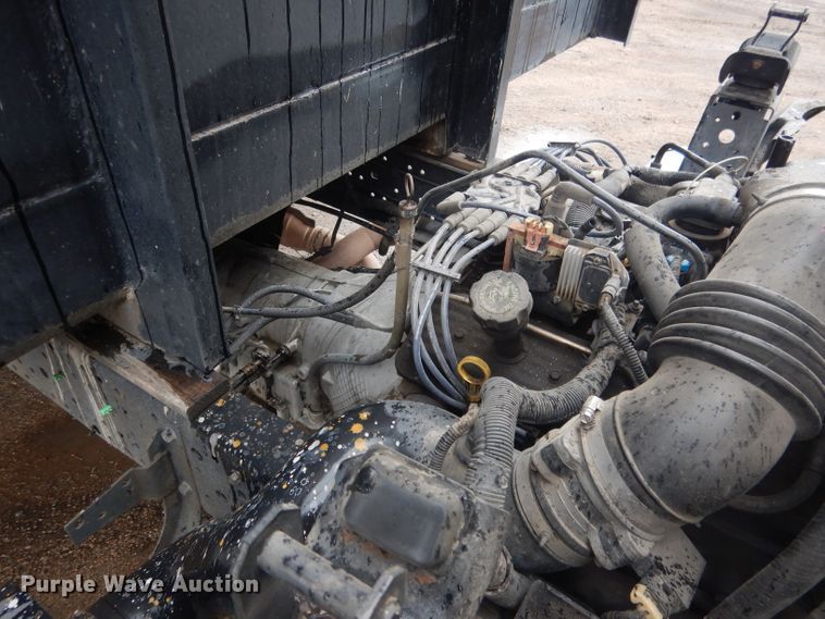 image for item DG5976 2002 GMC W4500  flatbed truck