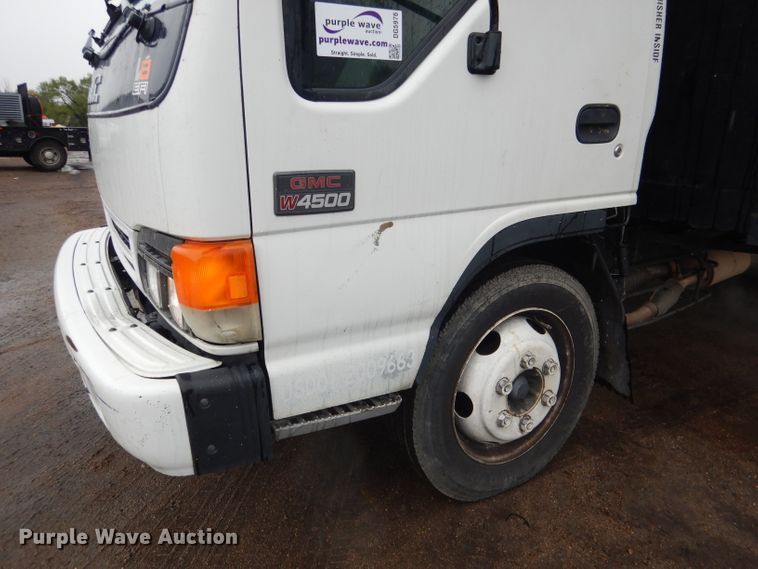 image for item DG5976 2002 GMC W4500  flatbed truck