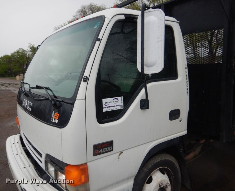 image for item DG5976 2002 GMC W4500  flatbed truck