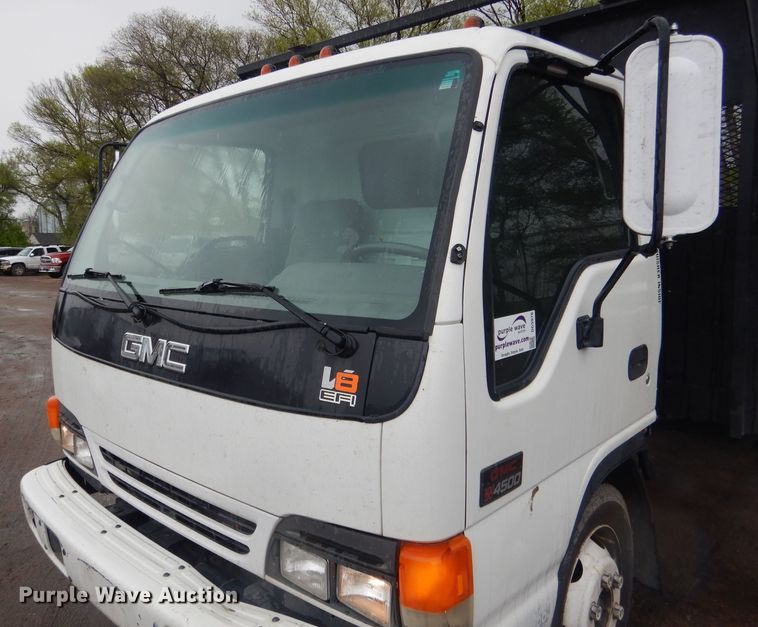 image for item DG5976 2002 GMC W4500  flatbed truck