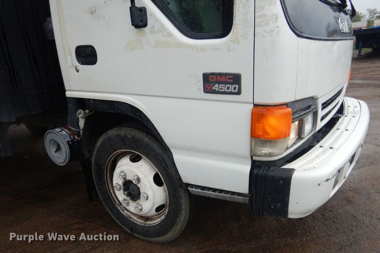 image for item DG5976 2002 GMC W4500  flatbed truck