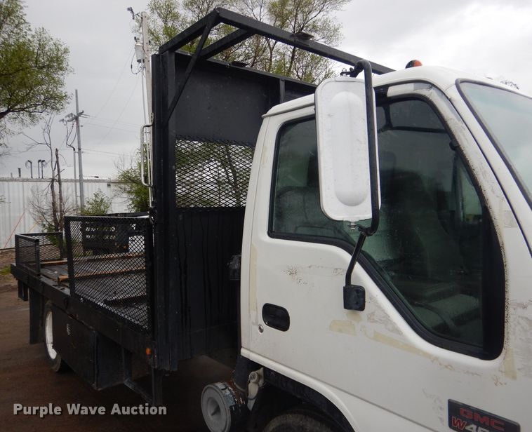 image for item DG5976 2002 GMC W4500  flatbed truck