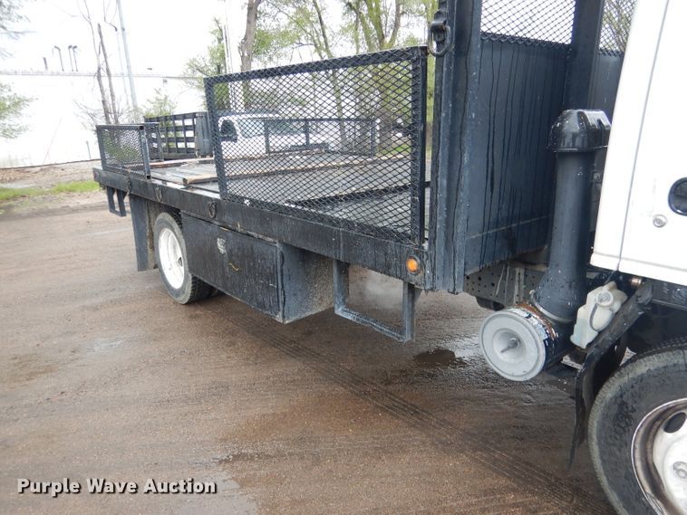 image for item DG5976 2002 GMC W4500  flatbed truck