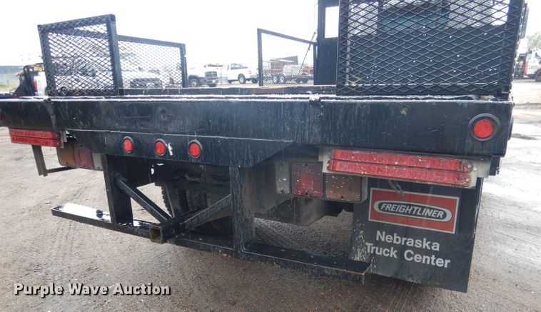 image for item DG5976 2002 GMC W4500  flatbed truck