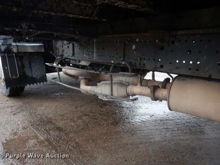 image for item DG5976 2002 GMC W4500  flatbed truck