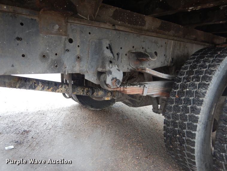 image for item DG5976 2002 GMC W4500  flatbed truck