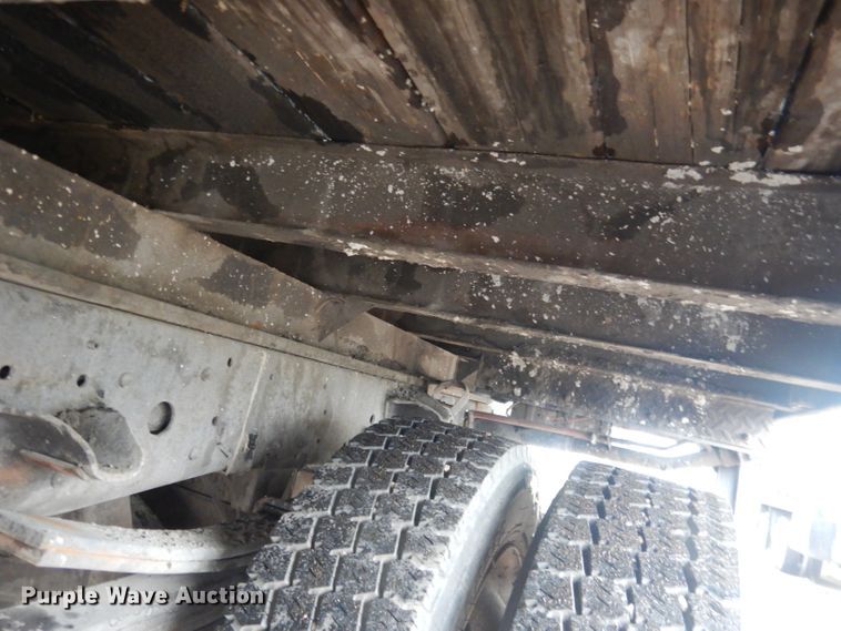 image for item DG5976 2002 GMC W4500  flatbed truck