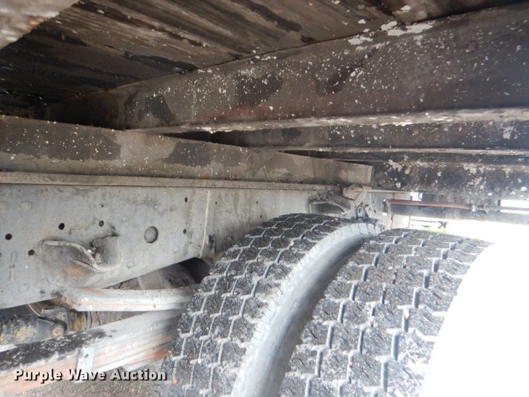 image for item DG5976 2002 GMC W4500  flatbed truck