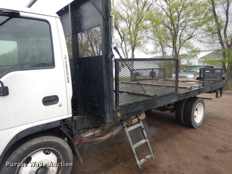 image for item DG5976 2002 GMC W4500  flatbed truck
