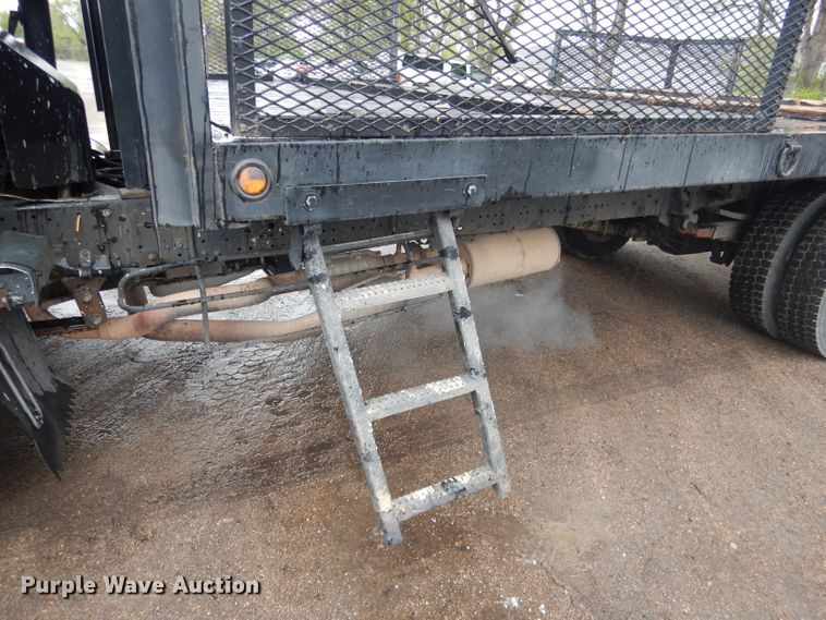 image for item DG5976 2002 GMC W4500  flatbed truck