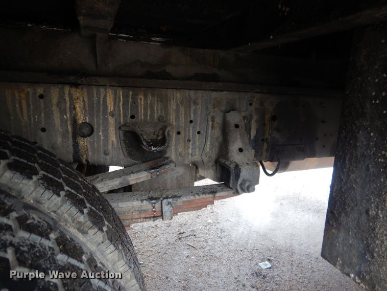 image for item DG5976 2002 GMC W4500  flatbed truck