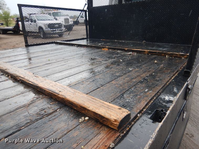 image for item DG5976 2002 GMC W4500  flatbed truck