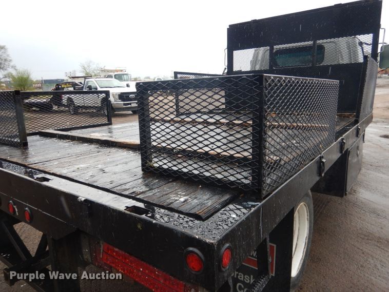 image for item DG5976 2002 GMC W4500  flatbed truck