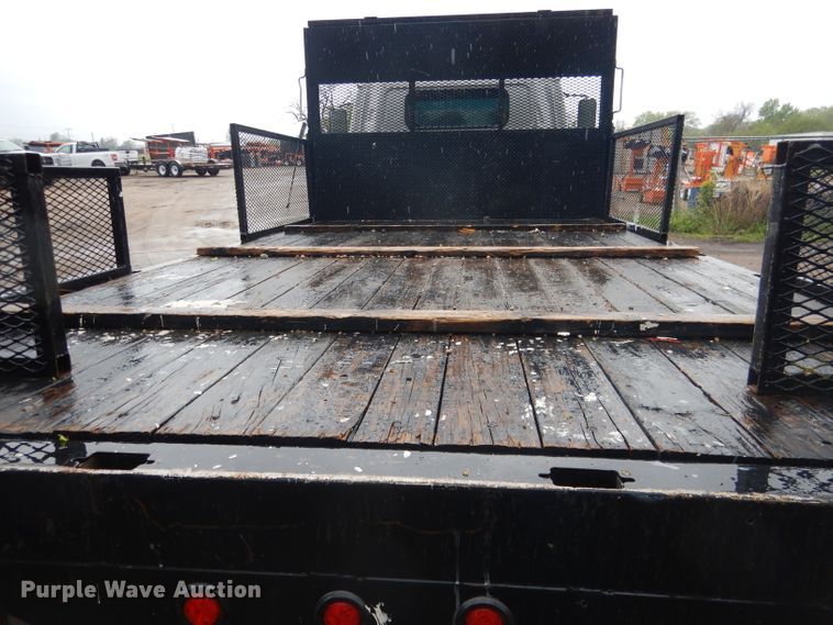 image for item DG5976 2002 GMC W4500  flatbed truck