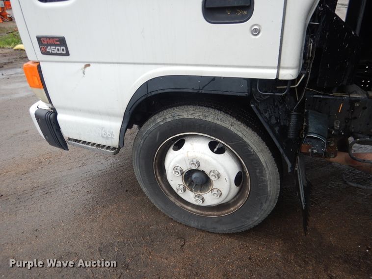 image for item DG5976 2002 GMC W4500  flatbed truck