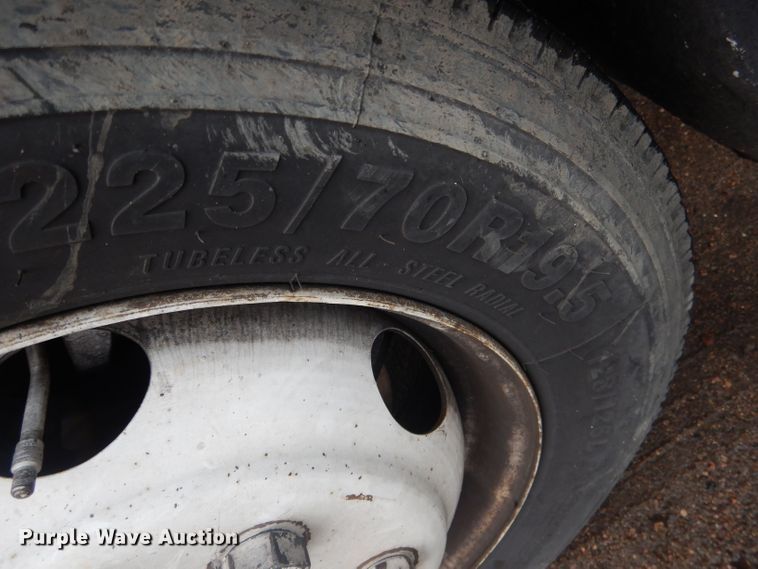 image for item DG5976 2002 GMC W4500  flatbed truck