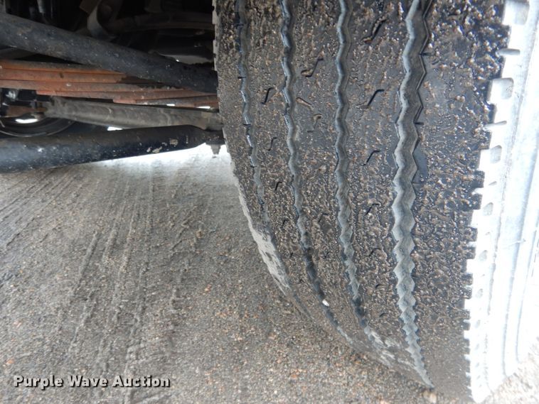 image for item DG5976 2002 GMC W4500  flatbed truck