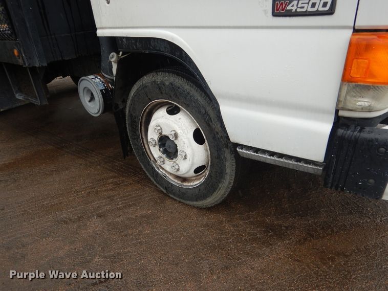 image for item DG5976 2002 GMC W4500  flatbed truck