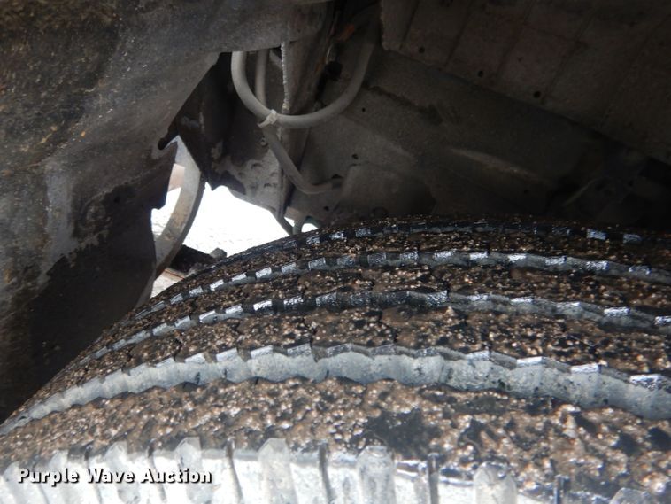 image for item DG5976 2002 GMC W4500  flatbed truck