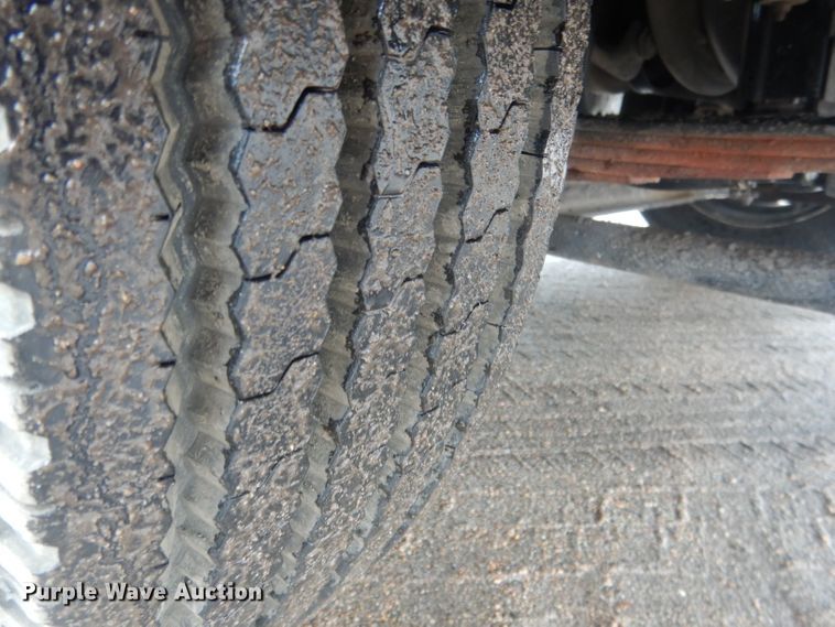 image for item DG5976 2002 GMC W4500  flatbed truck