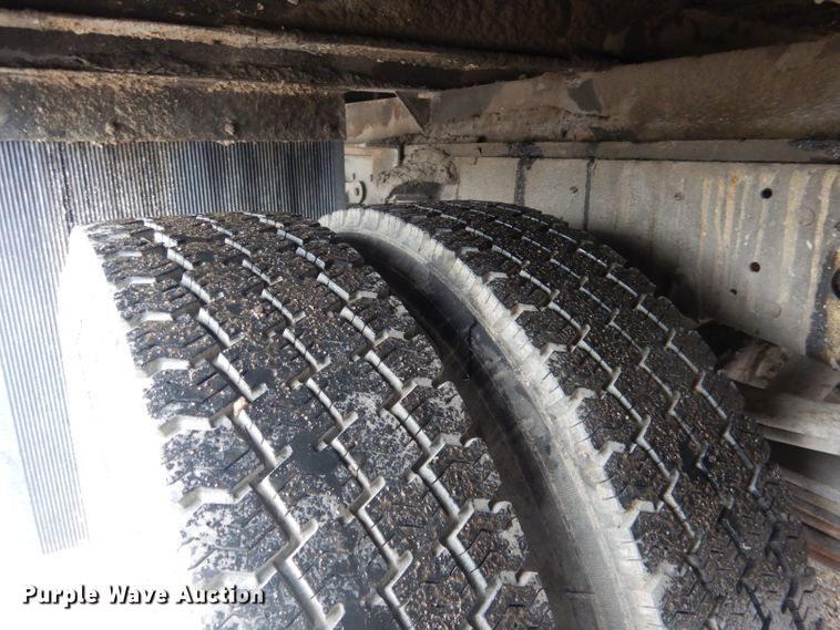 image for item DG5976 2002 GMC W4500  flatbed truck