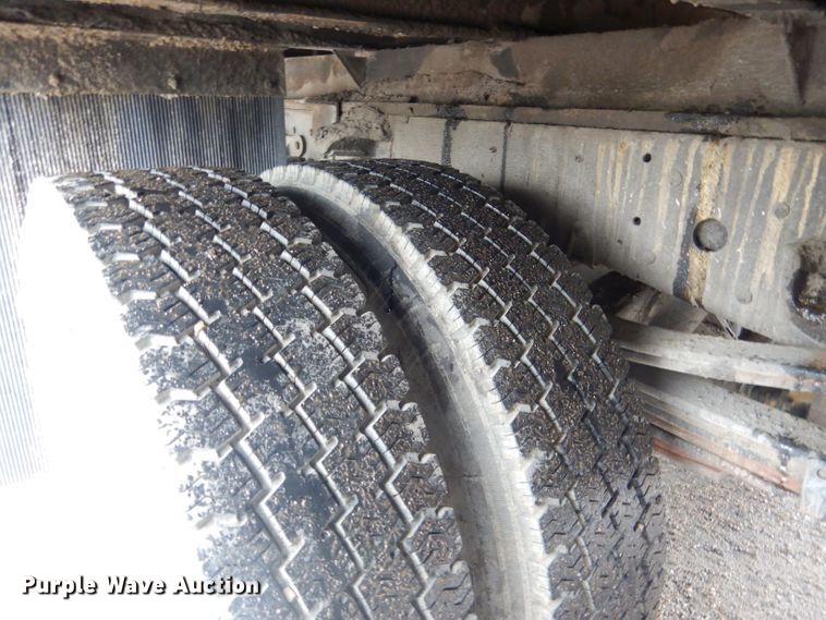 image for item DG5976 2002 GMC W4500  flatbed truck