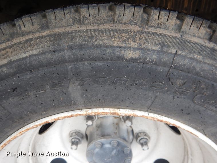 image for item DG5976 2002 GMC W4500  flatbed truck