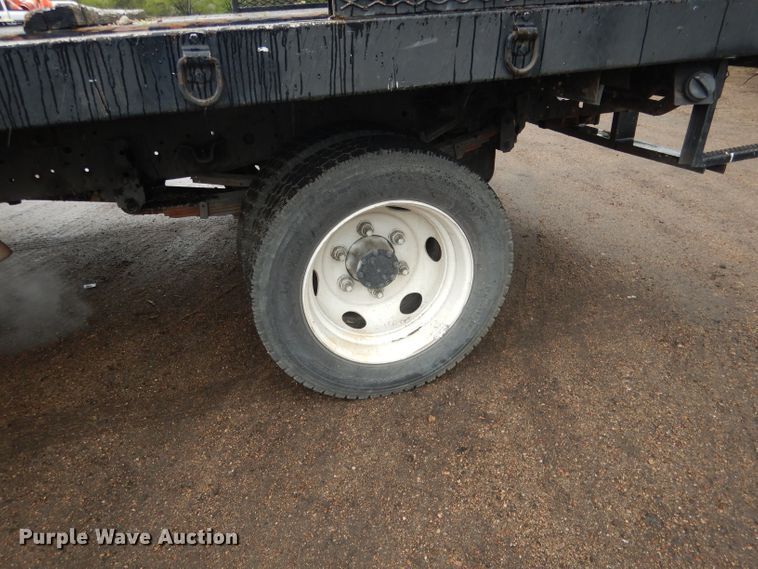 image for item DG5976 2002 GMC W4500  flatbed truck
