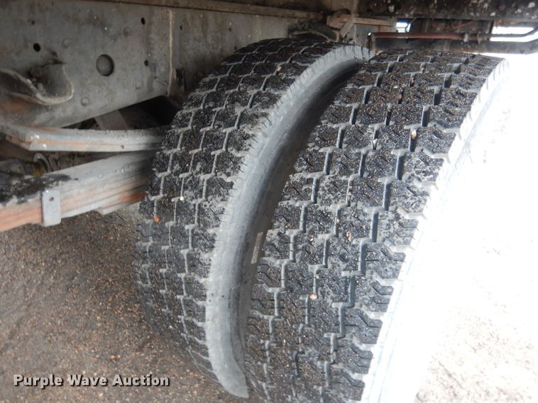 image for item DG5976 2002 GMC W4500  flatbed truck