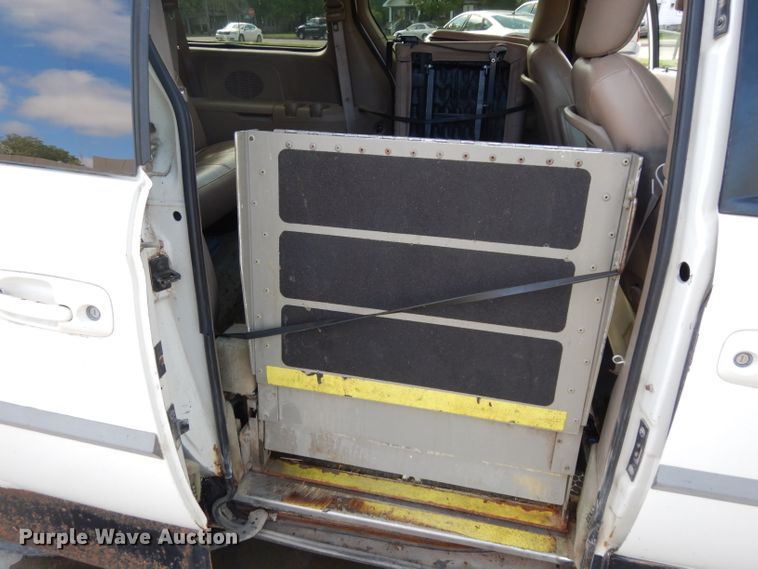 image for item DG6486 2001 Dodge Grand Caravan Sport  handicap accessible van