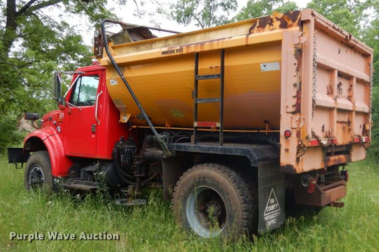 image for item DG6787 1998 International 4900  dump truck