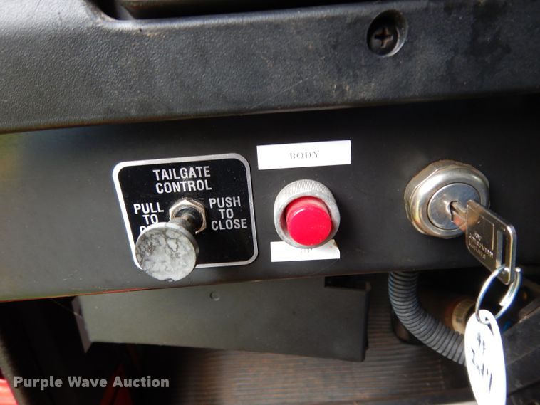 image for item DG6787 1998 International 4900  dump truck