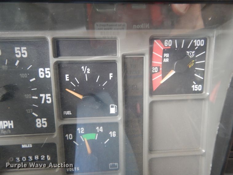 image for item DG6787 1998 International 4900  dump truck