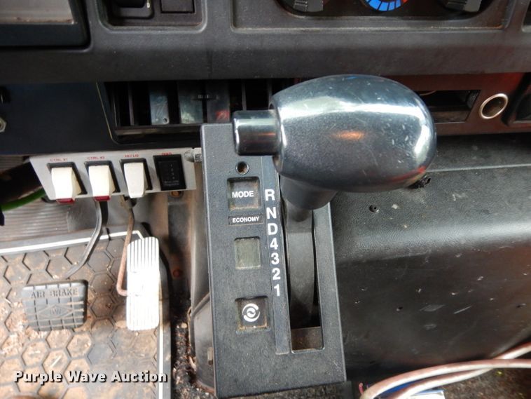 image for item DG6787 1998 International 4900  dump truck