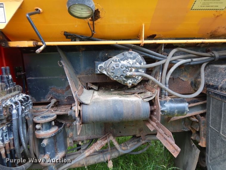 image for item DG6787 1998 International 4900  dump truck