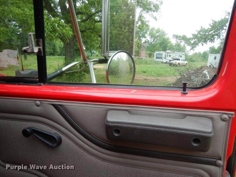 image for item DG6787 1998 International 4900  dump truck