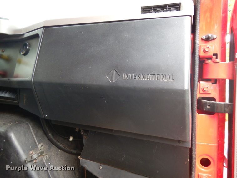 image for item DG6787 1998 International 4900  dump truck