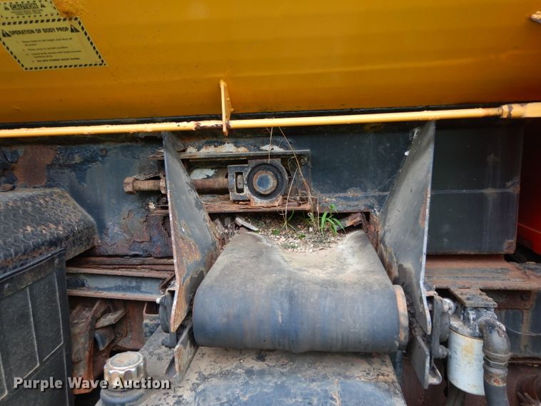 image for item DG6787 1998 International 4900  dump truck