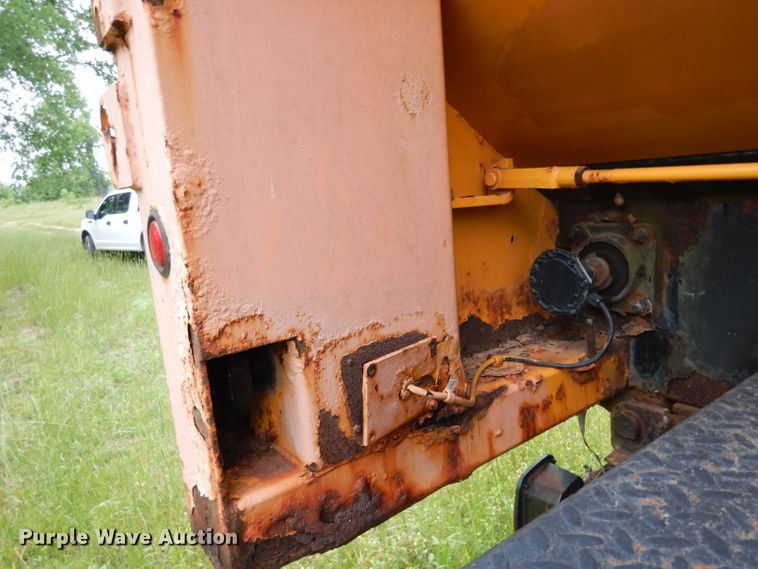 image for item DG6787 1998 International 4900  dump truck