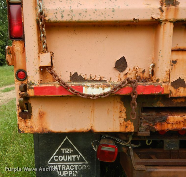 image for item DG6787 1998 International 4900  dump truck